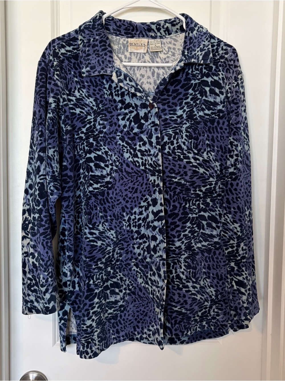 Bentley Blue Velour Leopard Print Button
Down Women's
Size L